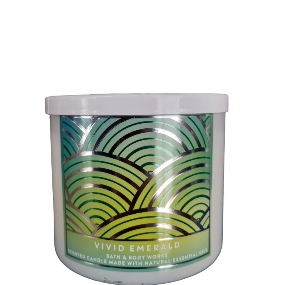 2 Bath and Body Works VIVID EMERALD Scented Candles w/essential oil 2 full size - Picture 2 of 7